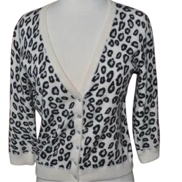 Aqua Cashmere Leopard Animal Print V Neck Cropped Button...